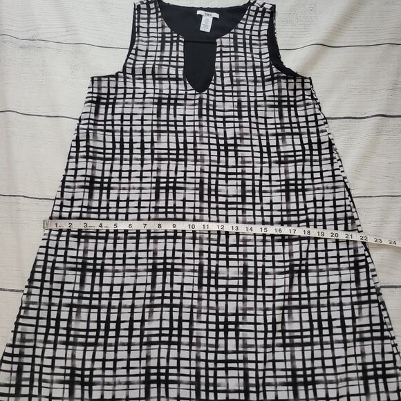 Bar III Size S	Women's Black Grid Print Handkerchief Hem Shift Dress - Picture 9 of 9